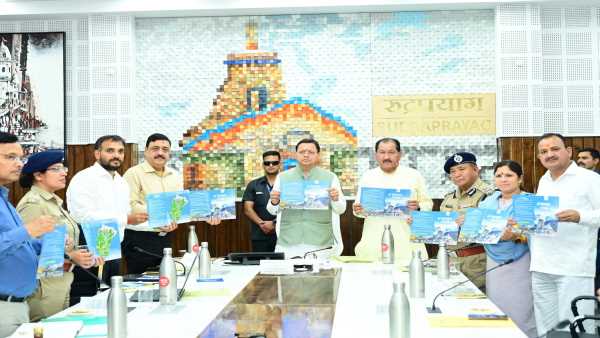 चारधाम यात्रा को लेकर रुद्रप्रयाग में मुख्यमंत्री धामी ने की अहम बैठक, कई निर्देश भी दिए